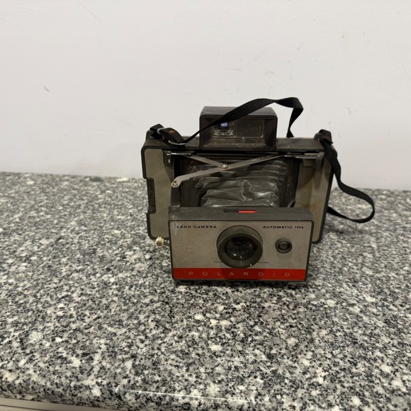 Polaroid Other - Polaroid Land Camera Automatic 104 Vintage Instant Film Camera‎